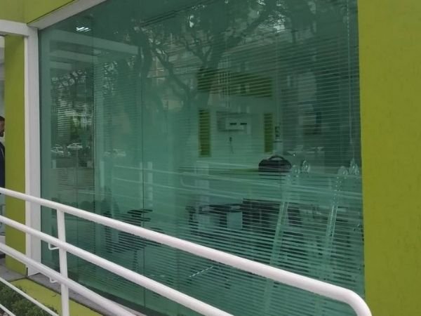 Películas para vitrines em São Gonçalo Isolamento térmico em vidros São Gonçalo